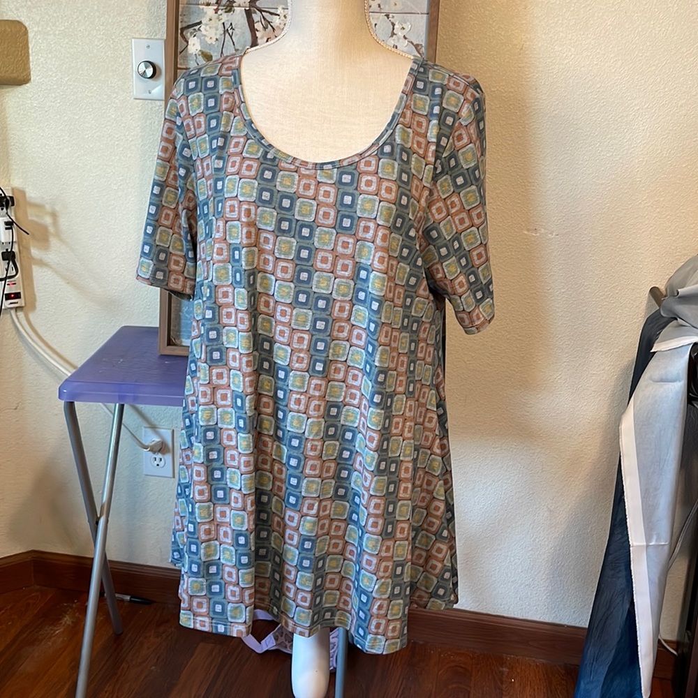 LuLaRoe Short Sleeve Tunic Top